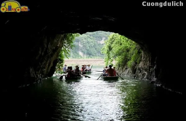 Boat tour in Trang An