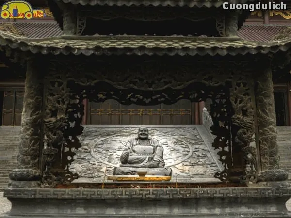 Largest bronze Maitreya Buddha statue in Vietnam