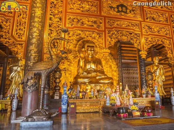 Largest bronze Shakyamuni Buddha statue in Southeast Asia