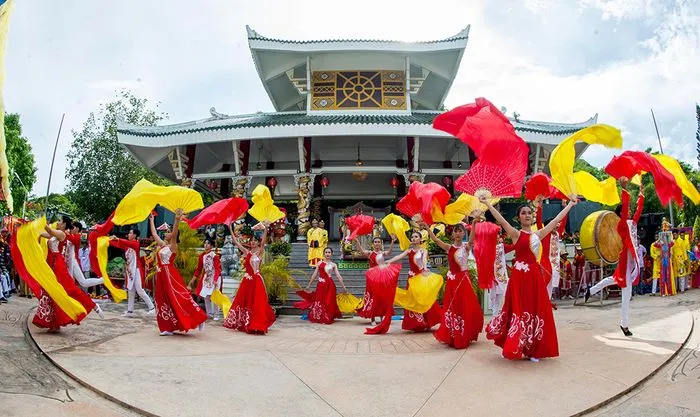 Via Ba Chua Xu Festival at Sam Mountain, a major religious event in An Giang