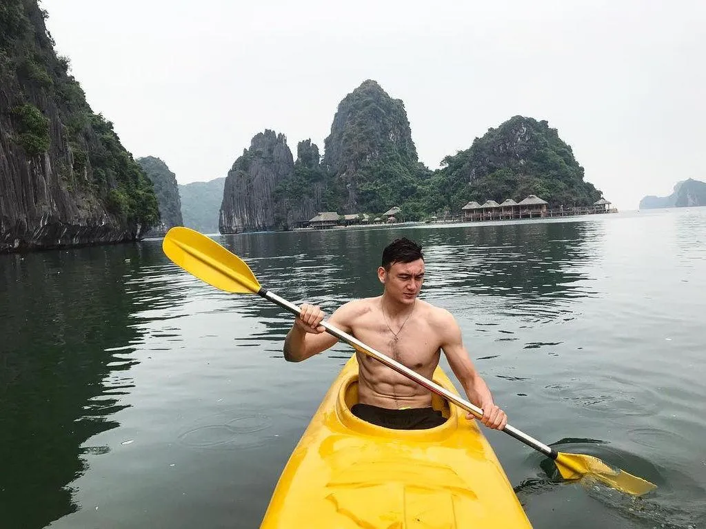 Correct sitting posture when kayaking