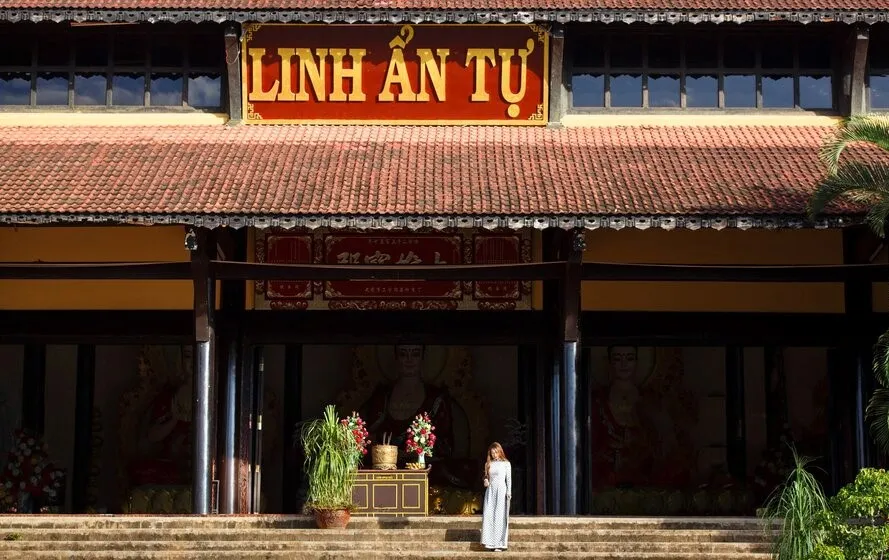 Visitors from all over flock to Linh Ẩn Pagoda to pray and seek blessings