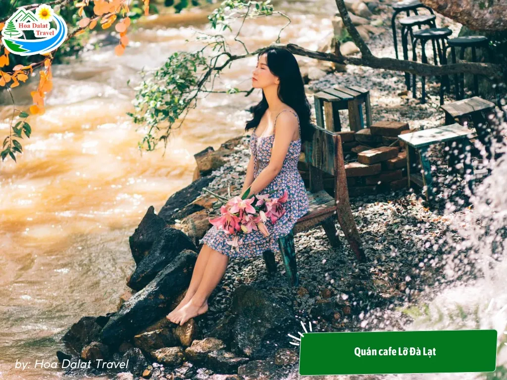 Green space beside the stream at Quan Cafe Lo Da Lat