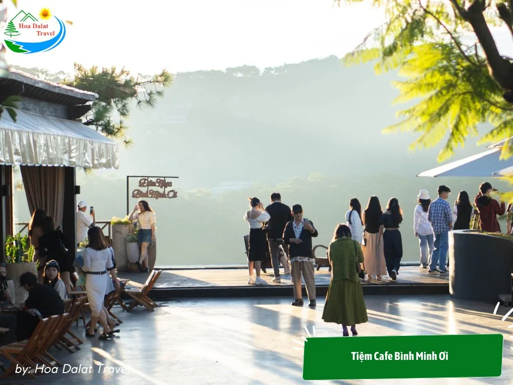 Panoramic view of Da Lat city from Tiệm Cafe Bình Minh Ơi