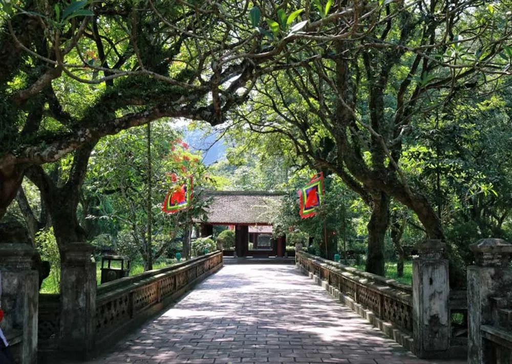 Cố đô Hoa Lư là một quần thể kiến trúc đặc sắc được UNESCO công nhận là một trong 4 vùng lõi thuộc quần thể di sản Thế giới Tràng An