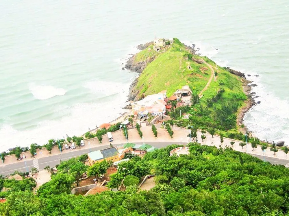 Nghinh Phong Cape with the legendary 'Heaven Gate'