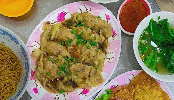 Ha Ton Quyen Dumpling Street