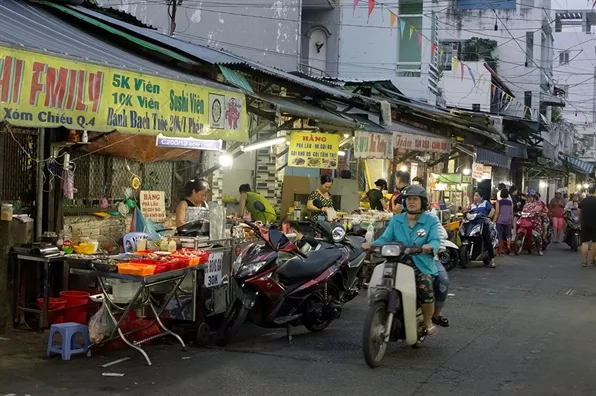 Alley 200 Xom Chieu District 4