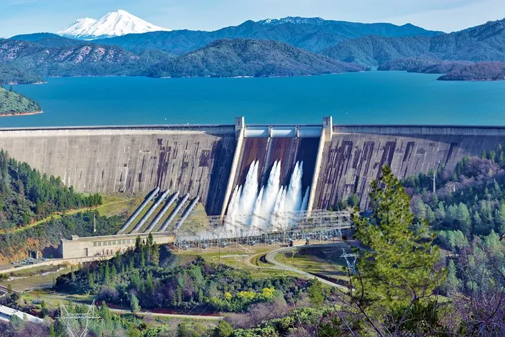 Lake Shasta - Largest reservoir in California