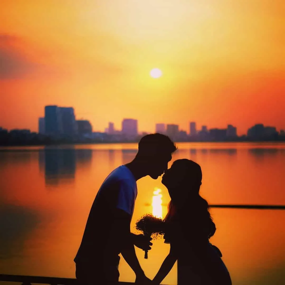 A romantic sunset scene at West Lake. Photo: @dattaynhaukhapthegian