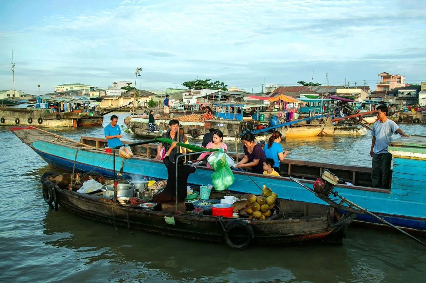 Toàn cảnh Chợ Nổi Cái Răng nhìn từ trên cao, thể hiện sự tấp nập và nhộn nhịp