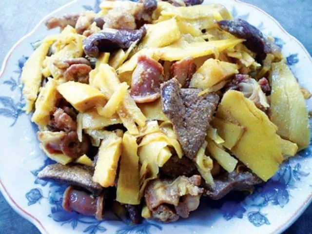 Grilled bamboo shoots with beef tripe, a specialty dish of the Ede people
