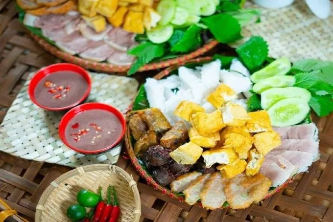Bun Dau Mam Tom Hanoi Met Ngoai