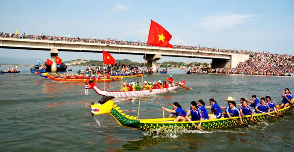 Tổng quan Đầm Ô Loan nhìn từ trên cao