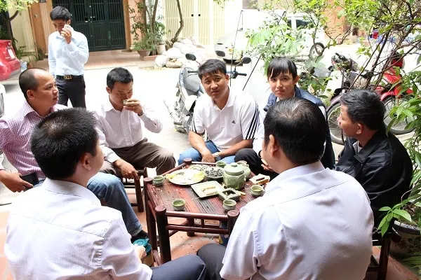 Thưởng trà quần ẩm