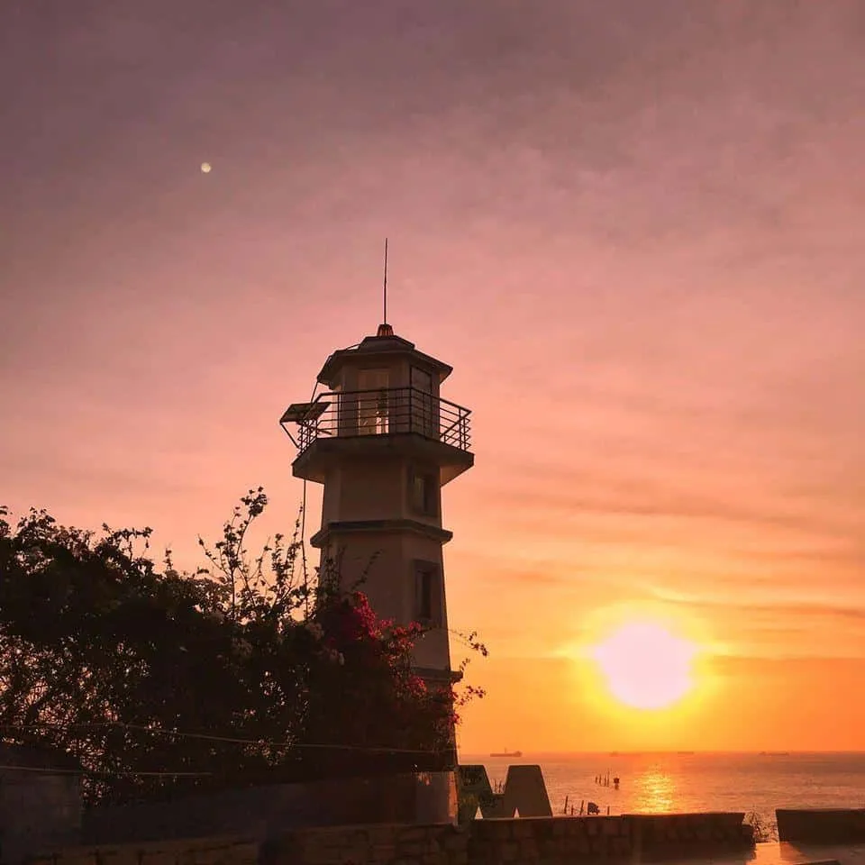 The sea under twilight hues. Photo: Van Nguyen Ngo