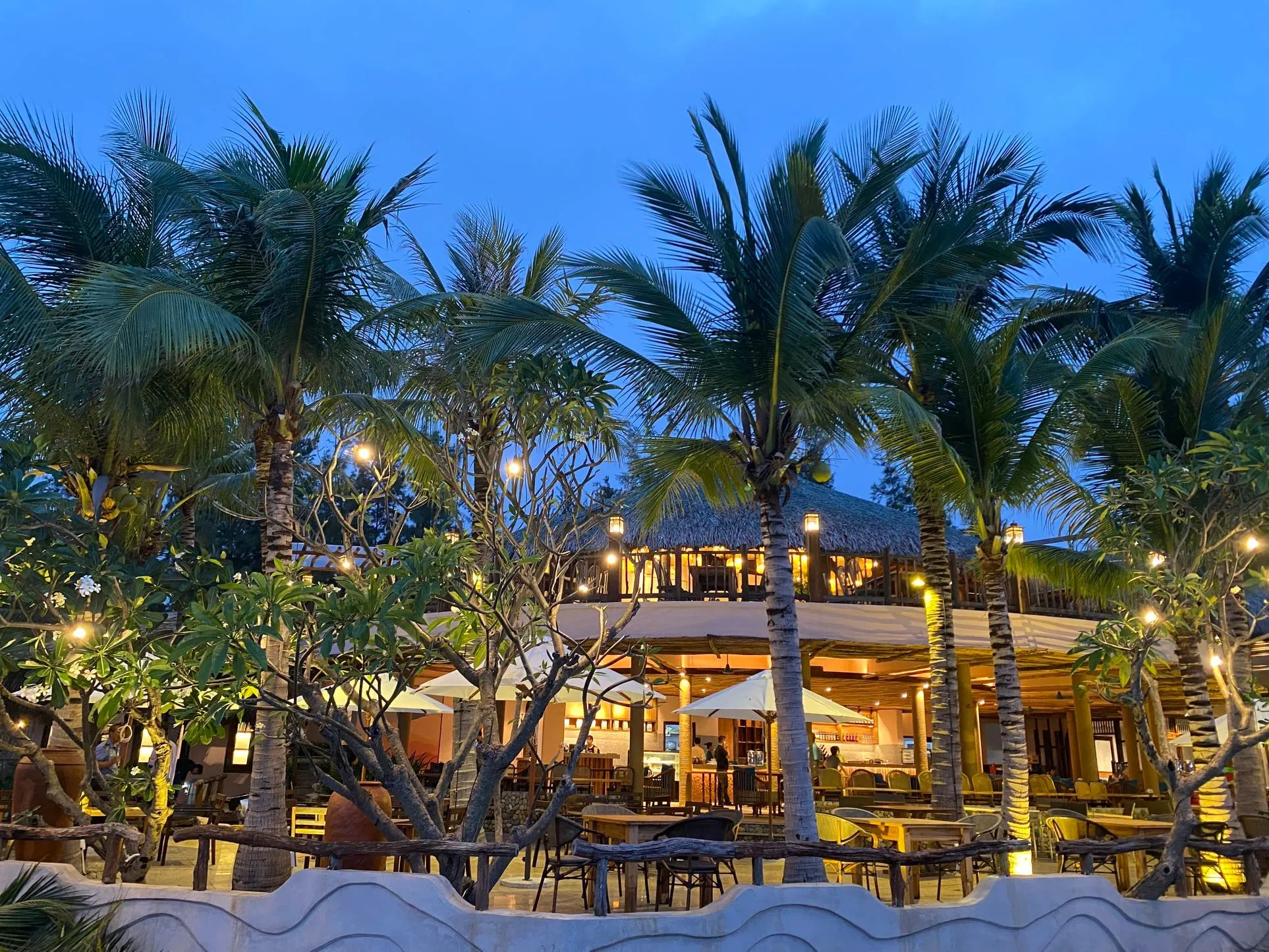 Nhà hàng Four Seasons - Không gian sang trọng bên bờ biển