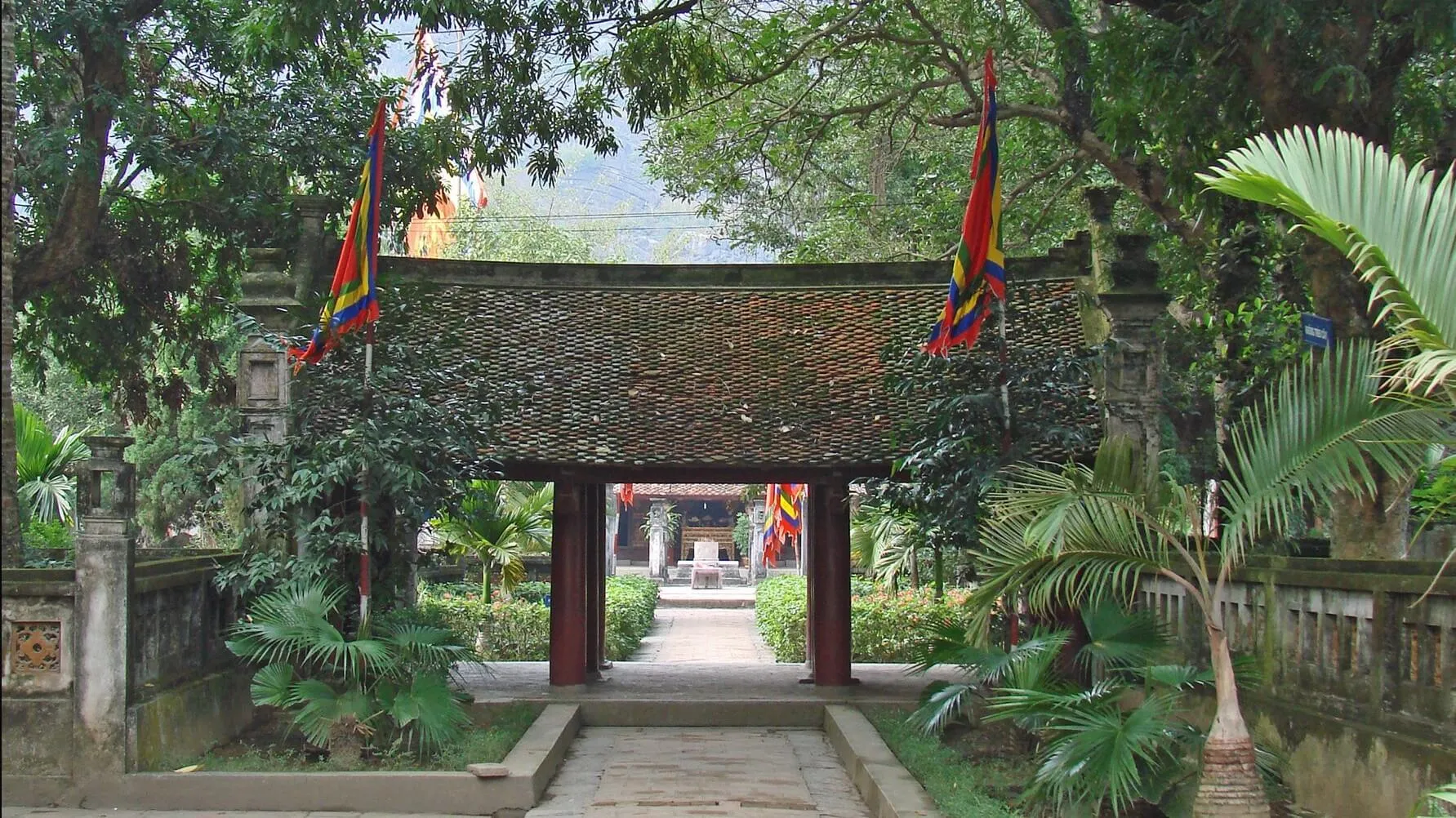 King Dinh and King Le Temples - Top 100 famous 100-year-old buildings in Vietnam