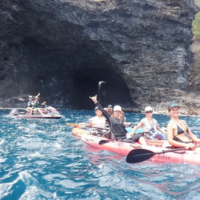 Vẻ đẹp kỳ vĩ bên trong hang động biển Na Pali Coast