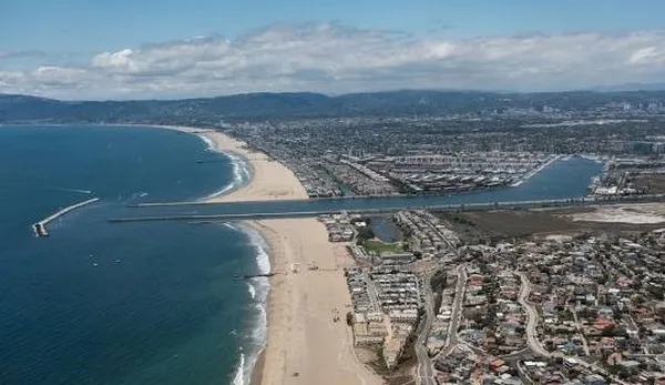 Với những con đường mòn gồ ghề và cảnh quan tuyệt đẹp, Santa Monica Mountains là một điểm đến tuyệt vời cho những người yêu thích đạp xe địa hình.