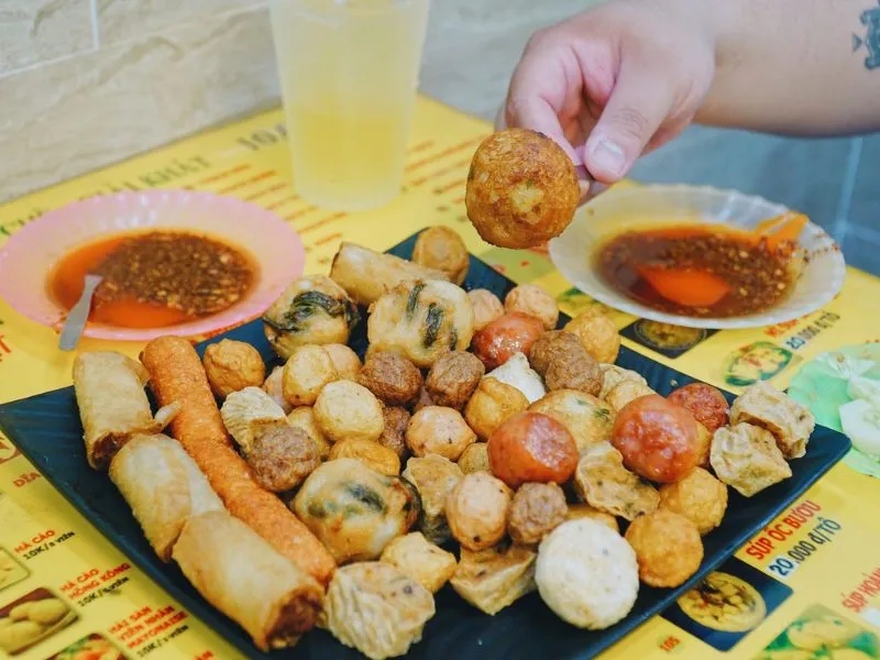 Enjoying street food in District 10