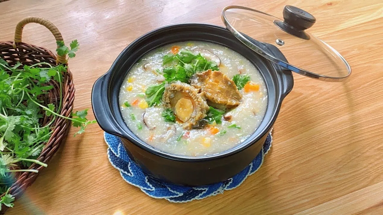 Illustration of abalone porridge, a nutritious and delicious dish made from fresh abalone