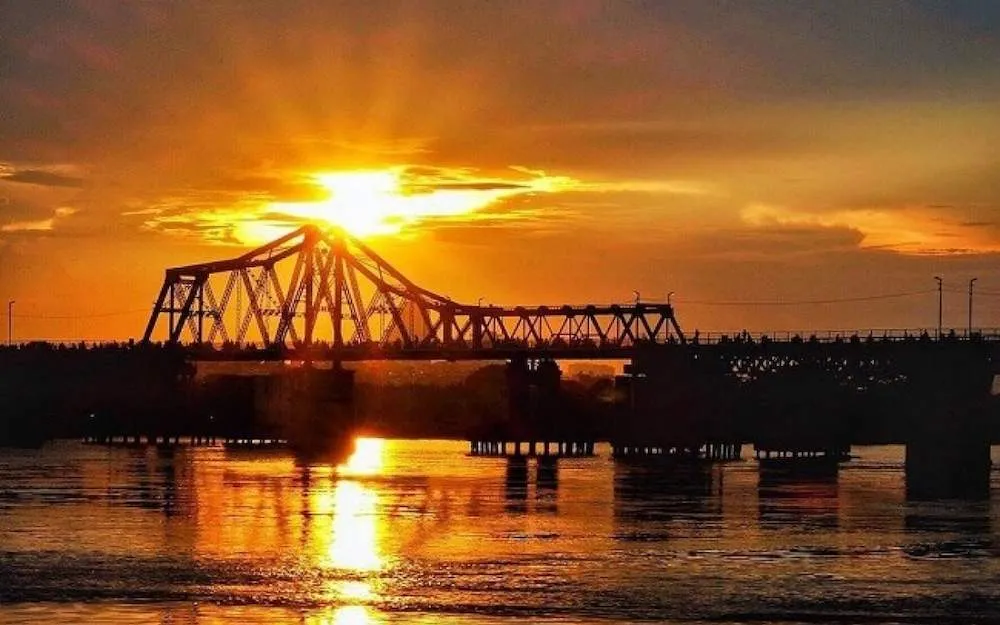Glorious sunlight on Long Bien Bridge in Hanoi illuminates the entire bridge