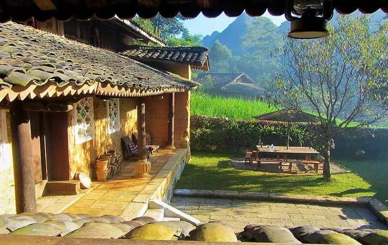 Auberge de MeoVac (Chung Pua) Homestay with unique architecture of the Hmong people