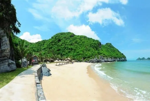 Bãi biển Cát Bà - Điểm đến lý tưởng cho mùa hè