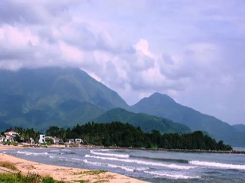 Bãi biển Nam Ô – Vẻ đẹp hoang sơ và độc đáo