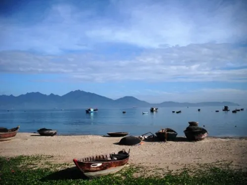 Bãi biển Xuân Thiều – &quot;Biển Đỏ&quot; kỳ diệu