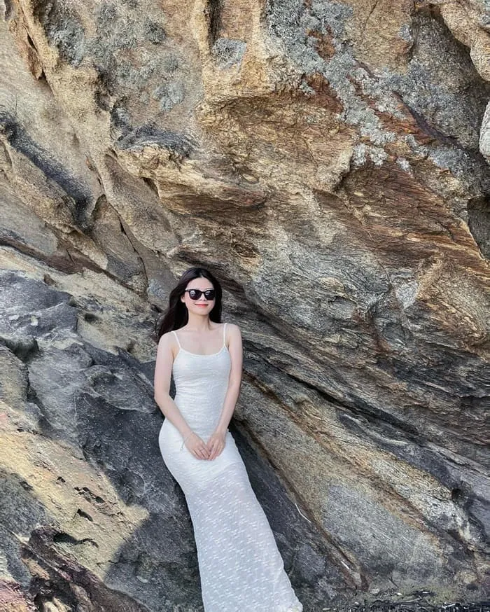 Hon Bo rocky beach with rocks of various shapes, eroded by sea waves over the years, creating a unique and impressive beauty