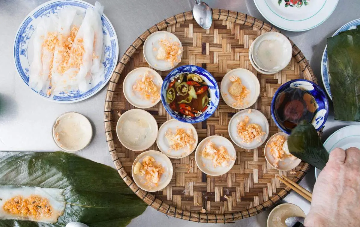 Hue Banh Beo Chen is made from pure rice flour and served with crispy shrimp and rich dipping sauce