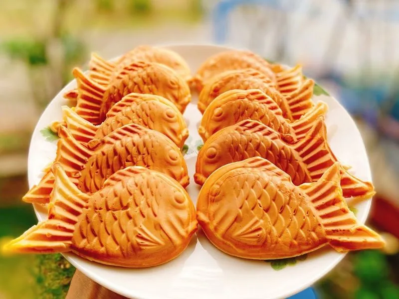 Taiyaki grilled fish cake, a famous street food in District 11