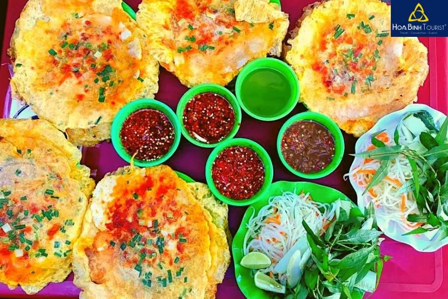 Bánh ép Huế chị Huệ, quán bánh ép ngon nổi tiếng với hương vị đặc trưng