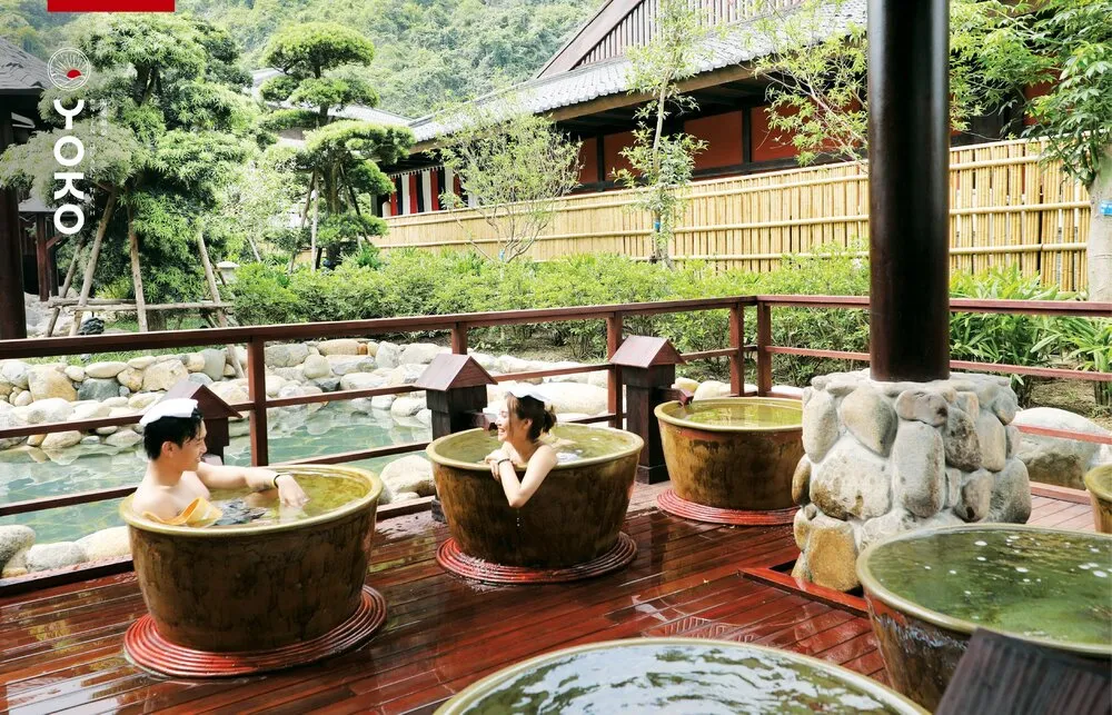 Japanese-style outdoor onsen bath at Yoko Onsen Quang Hanh