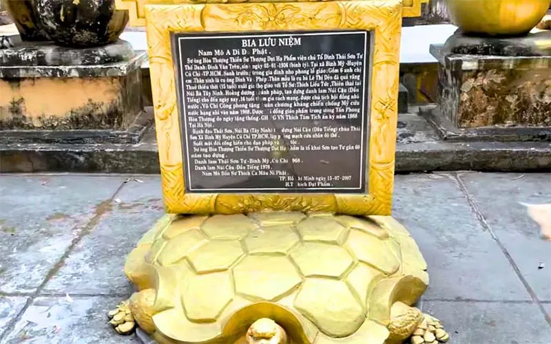 Commemorative stele of Venerable Thich Dat Pham at Yen Ngua Range