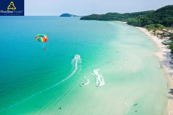 Beautiful Phu Quoc beach with many fun activities