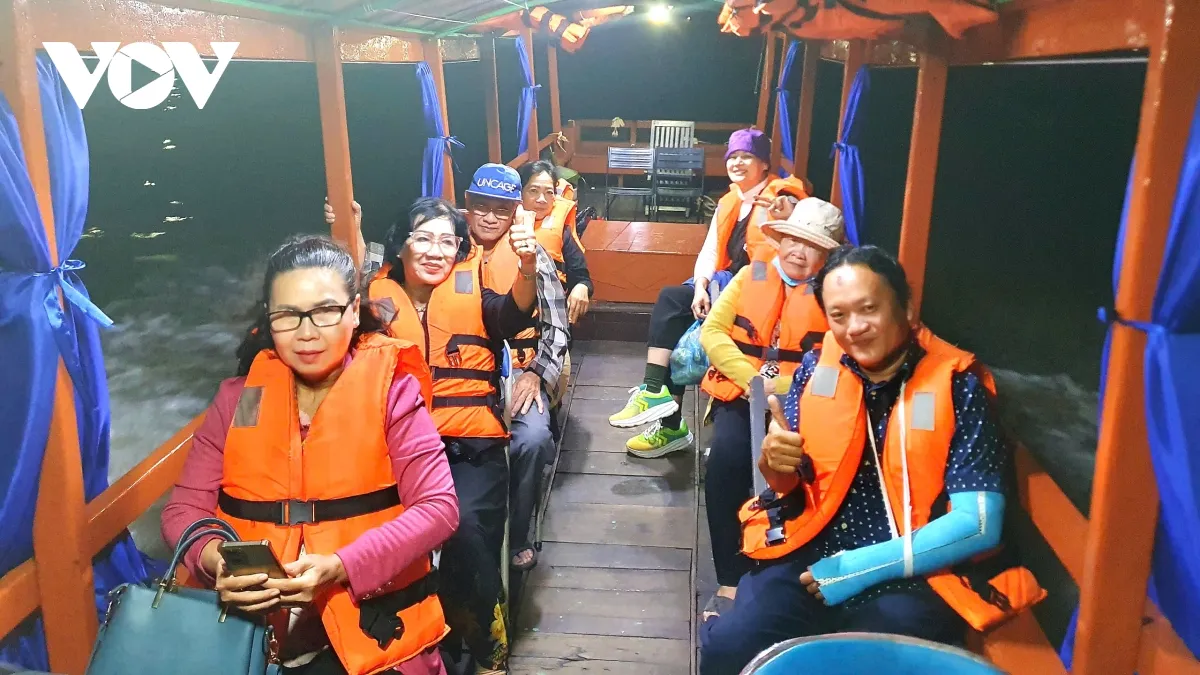 Bình minh trên chợ nổi Cái Răng, Cần Thơ