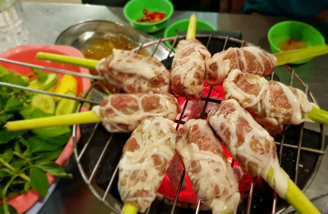 Bo bay mon (seven-course beef), a famous specialty at Sam Mountain