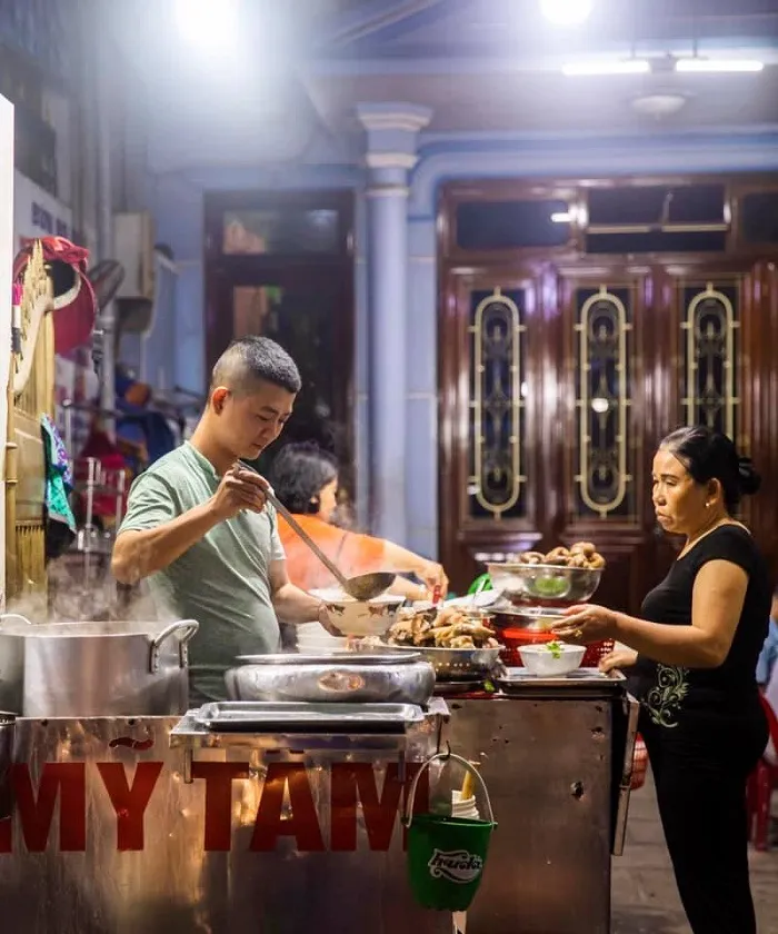 Bún bò Mỹ Tâm, một trong những quán bún bò Huế ngon nức tiếng, níu chân thực khách.