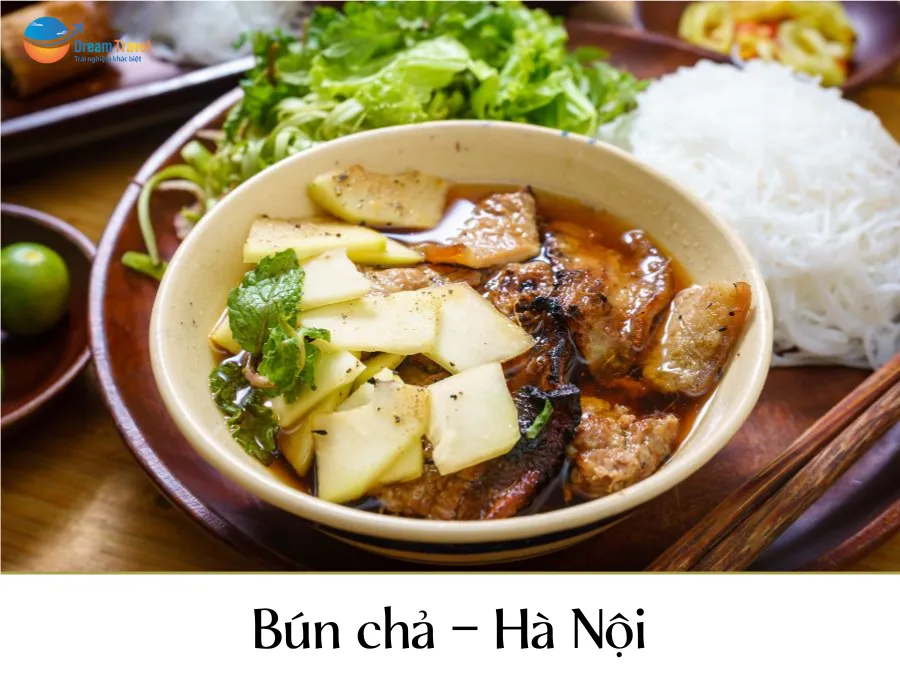Bún chả Hà Nội, món ăn trứ danh với thịt nướng đậm đà, bún tươi và nước chấm chua ngọt