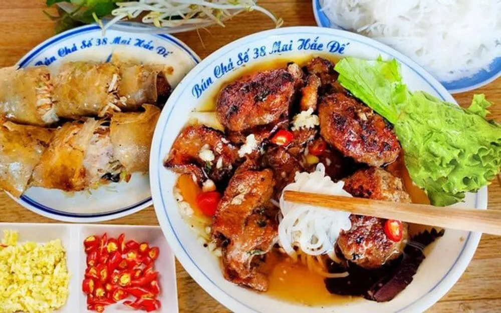 Bun Cha Mai Hac De with large minced pork patties and flavorful grilled meat