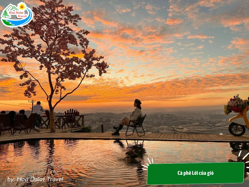 Loi Cua Gio Coffee Shop with beautiful valley view at sunset