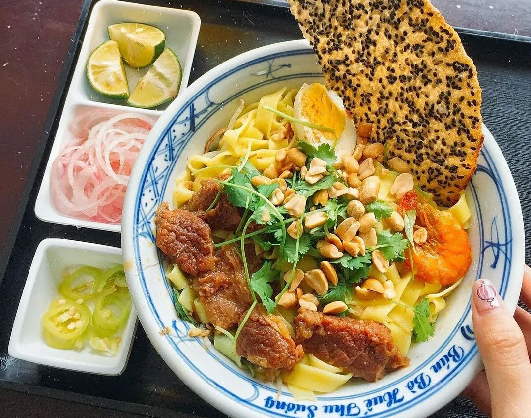 Diverse and appealing types of Mi Quang noodles