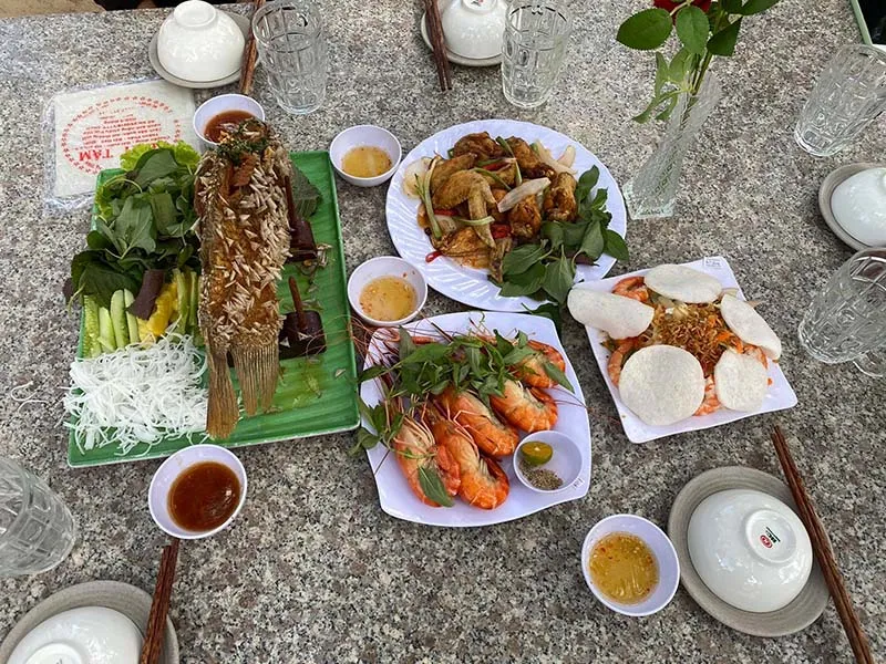 Delicious and attractive local specialties at Lang Be tourist area.