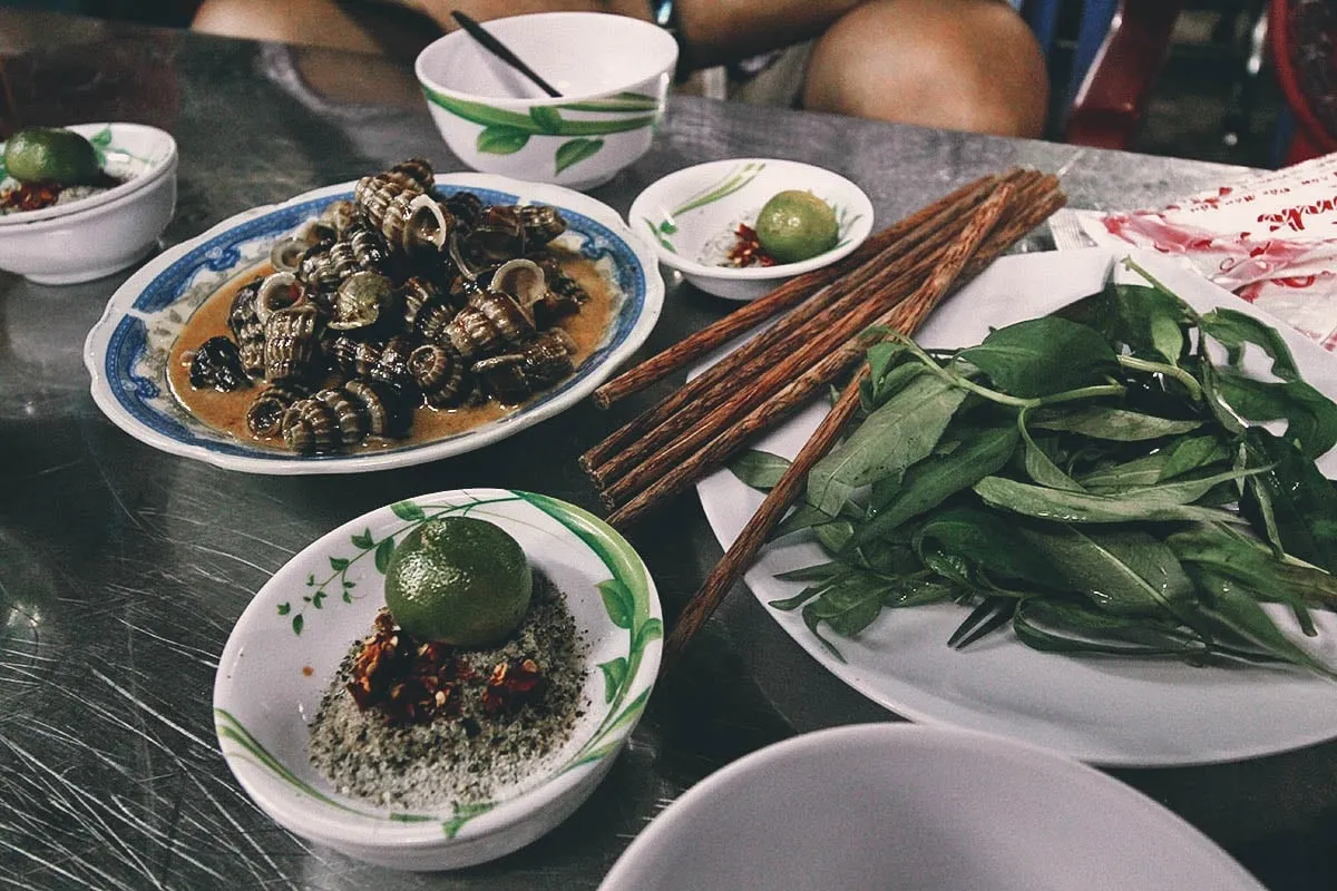 Diverse and appealing Oc dishes in Saigon