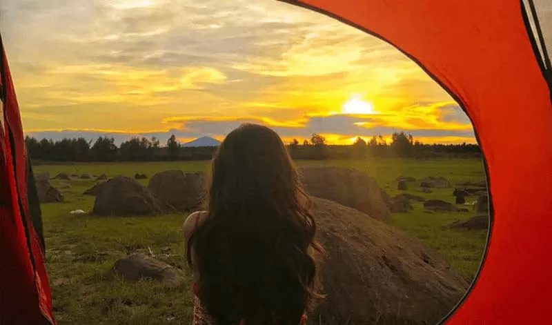 Camping to welcome the sunrise at Egg Rock Beach is an unmissable experience