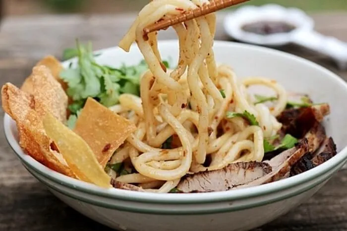 Cao Lau Hoi An - a famous local specialty of the ancient town