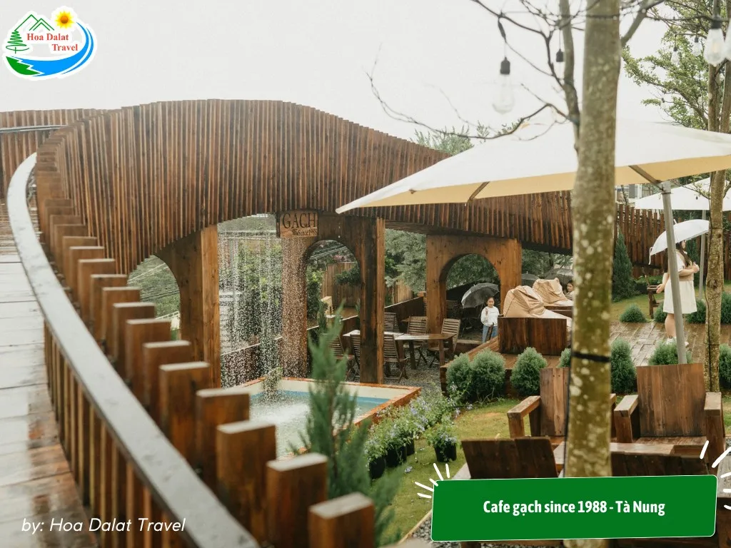 Million-view wooden bridge and sunset viewing area at Cafe Gach Since 1988